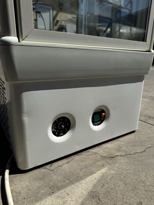 Хладилна витрина