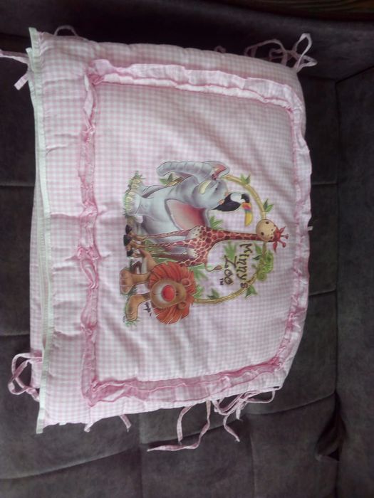 Продам бортики на кроватку для девочки