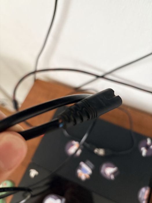 Продам плейстейшен 4 (PS4)