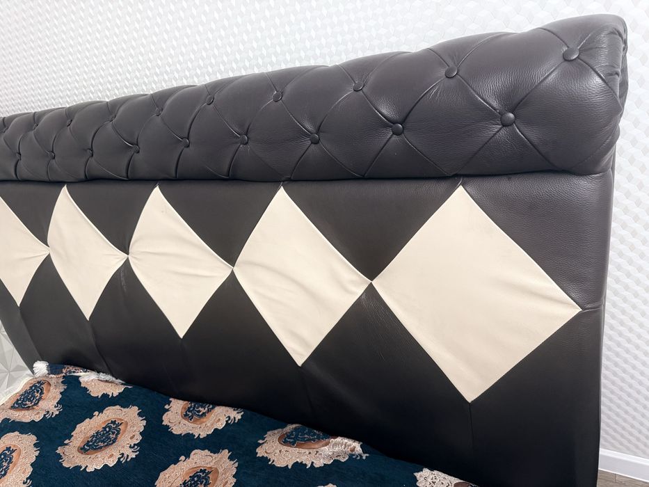 Продам кожанный кровать……………