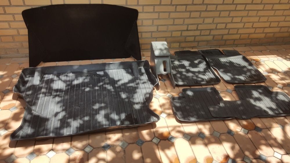 Комплект поликов, задние и боковые штори, бар подлокотник от нехия 2.