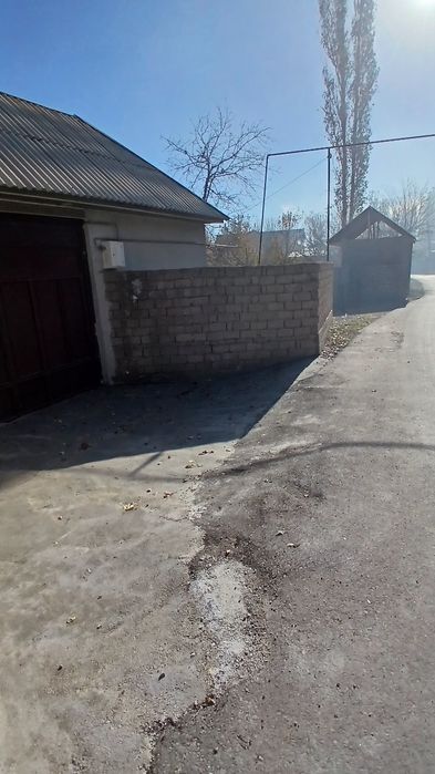 Angren shahar Samarchug‘ mahalasida hovli uy sotiladi.