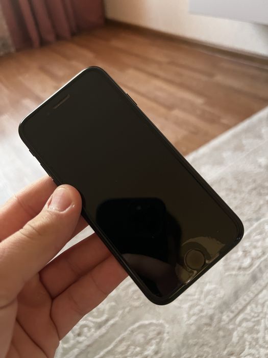 Продам iphone se 2020