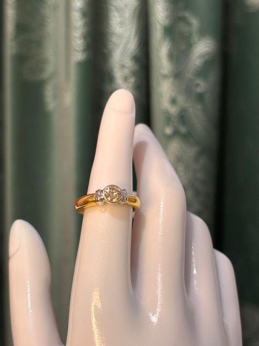 Продаем кольцо золотое 750 пробы