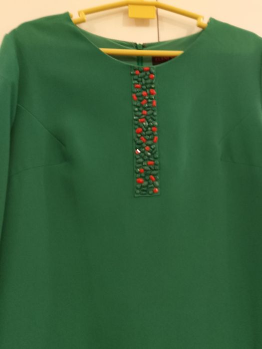 Платье б/у. Цвет зеленый.