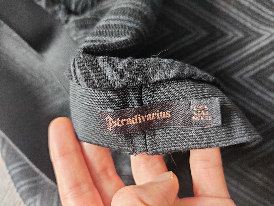 Fusta gri, Stradivarius