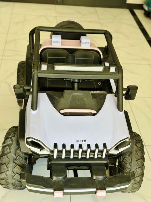 Детская машина на пульте