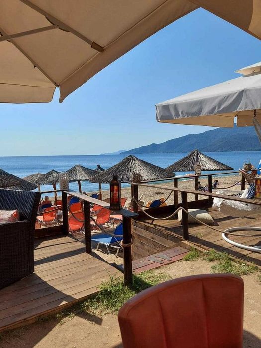 Студия с магазин за бизнес на първа линия  в Паралия Врасна, Гърция