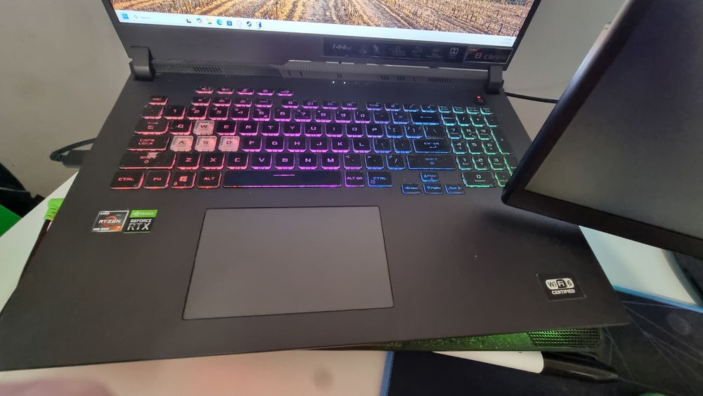 Lapto ASUS ROG G17