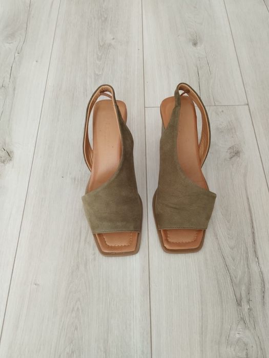 Продам босоножки