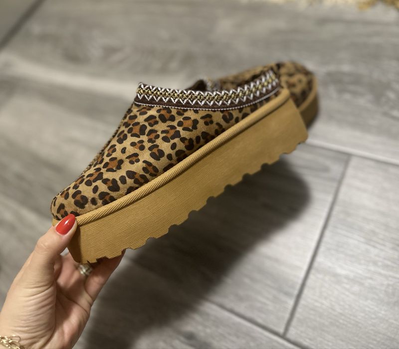 Papuci tip ugg noi