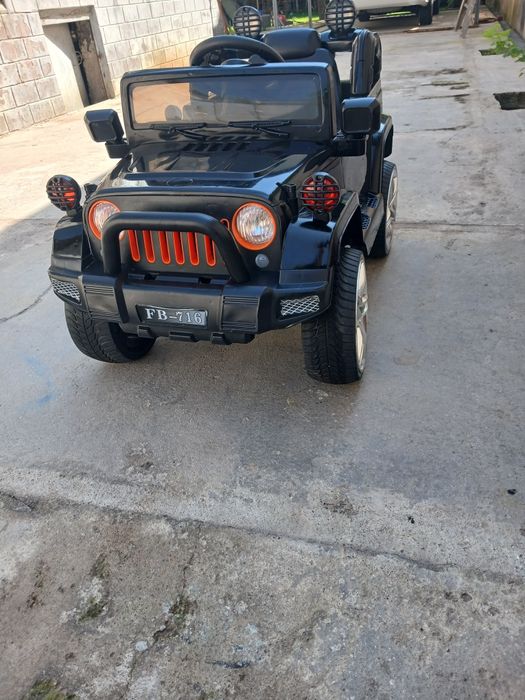 Продаётся детская автомобил в хорошем состоянии