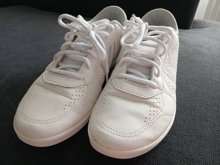 Бели маратонки Artengo Decathlon