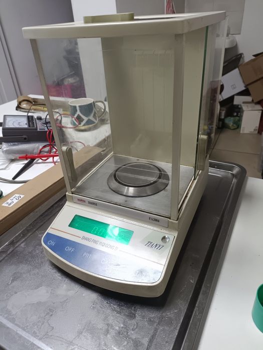 Весы лабораторные 0.001 мг.