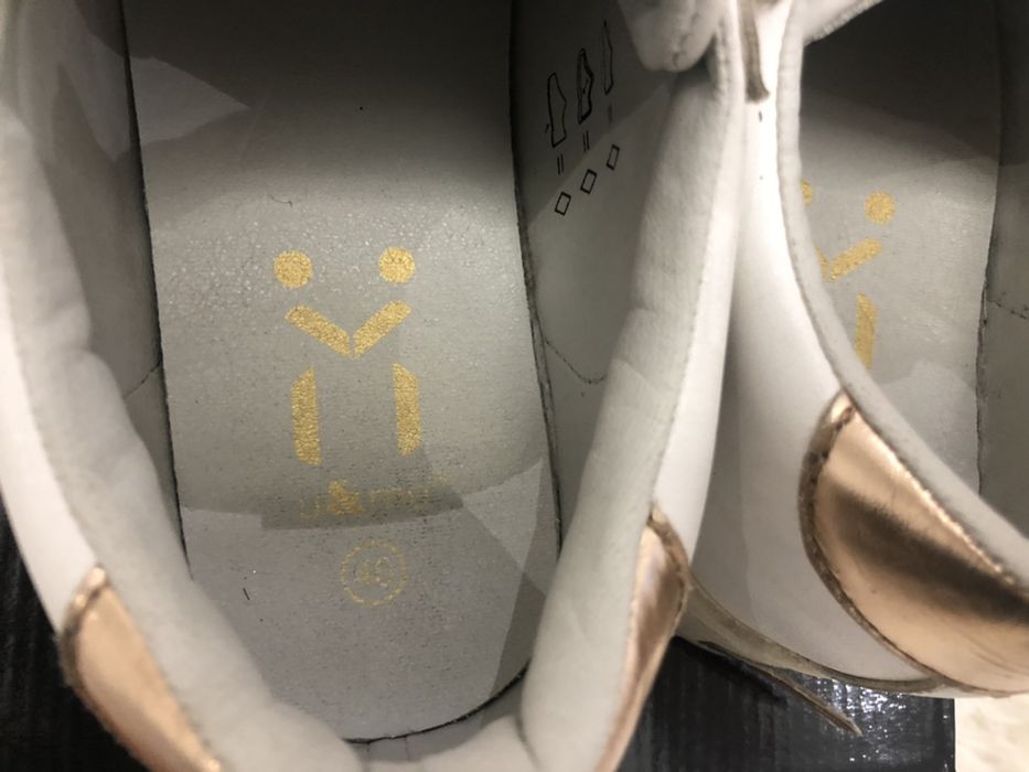 Два чифта дамски обувки