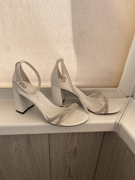 Босоножки женские