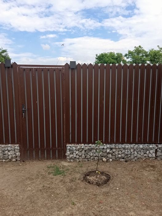 Șipcă metalica 160 bucăți 4lei bucata maro cu spatele gri 170x10x0.40  zona Galați