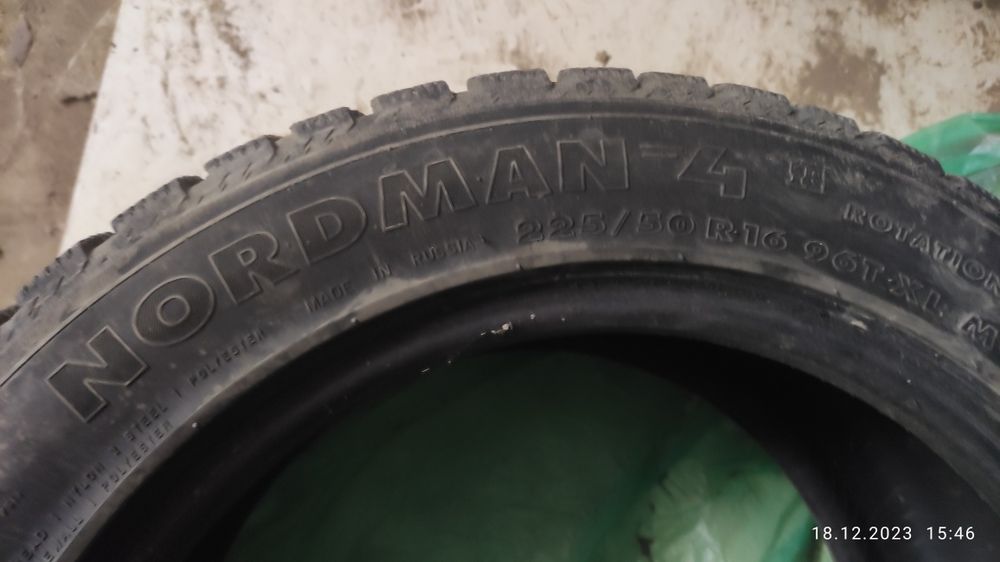 Продам зимнюю резину.