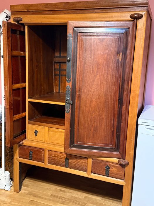 Dulap chinezesc foarte vechi din lemn de trandafir