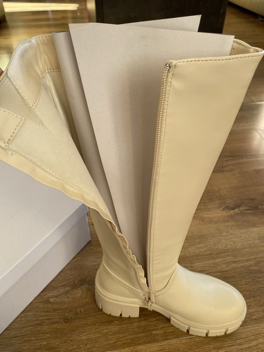 Нови ботуши ABOUT YOU