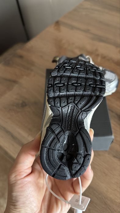 Продам детские кроссы New Balance.
