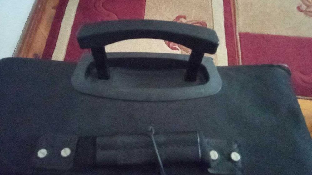 Продаётся дорожный чемодан