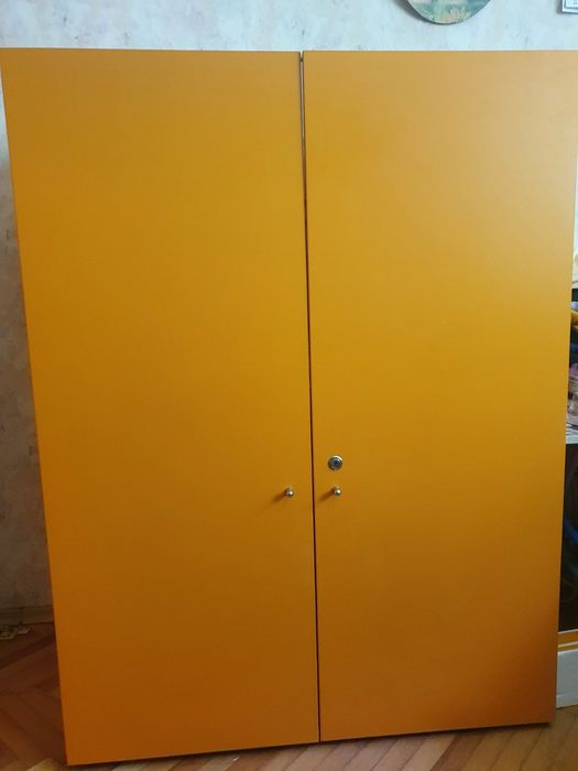 Оранжеви шкаф/витрина