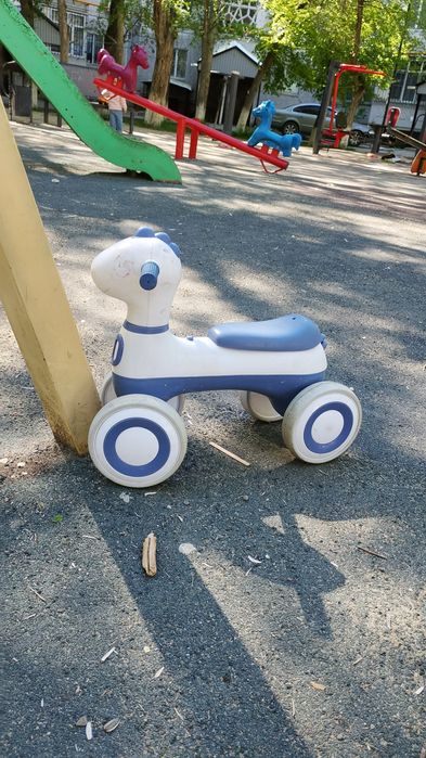 Музыкальная лошадь каталка