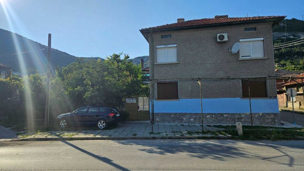 Монолитна къща с много подобрения в кв. Дивдядово – директно от собственик