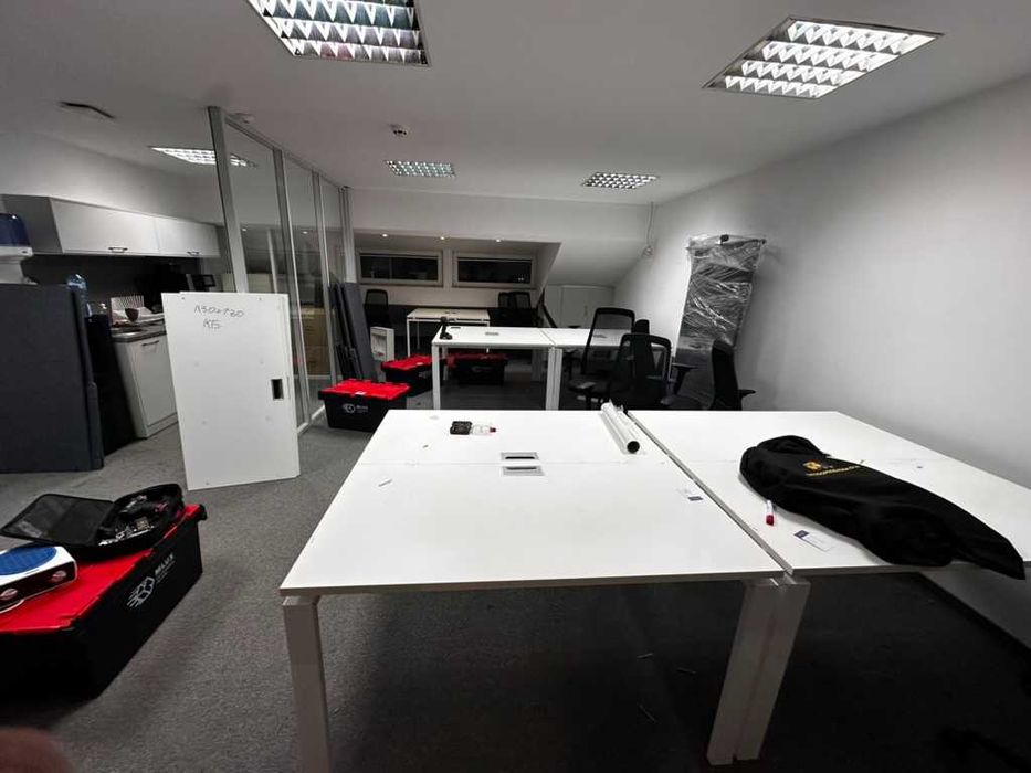 Квадратен офис бенч с прегради – 260×130×75 см