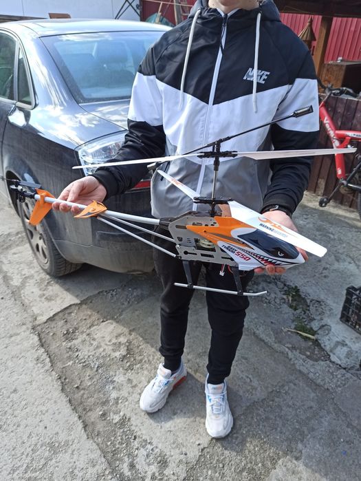 Vând helicopter carson