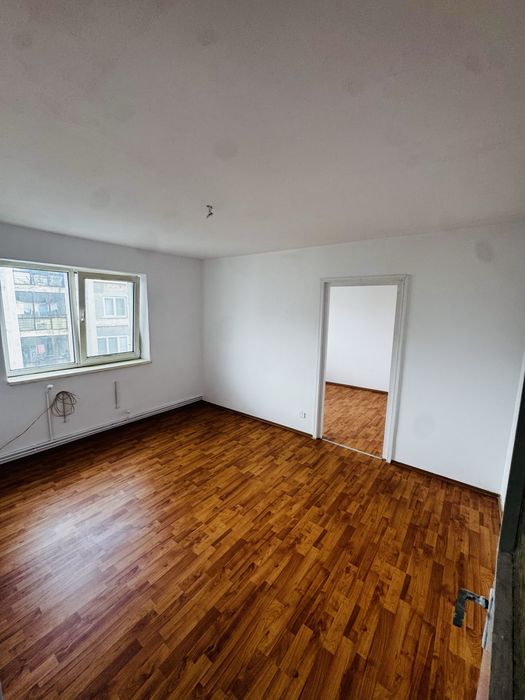 Apartament de vanzare cu 3 camere, etaj 3