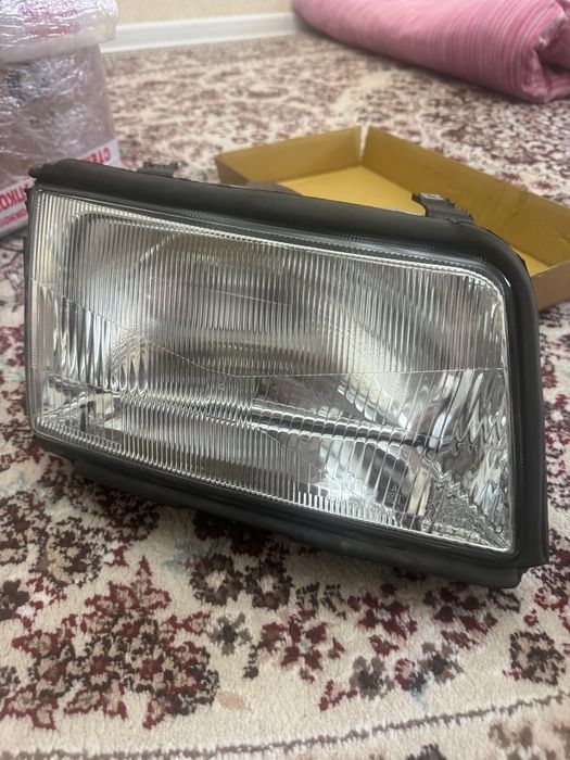 Фара на Audi 100