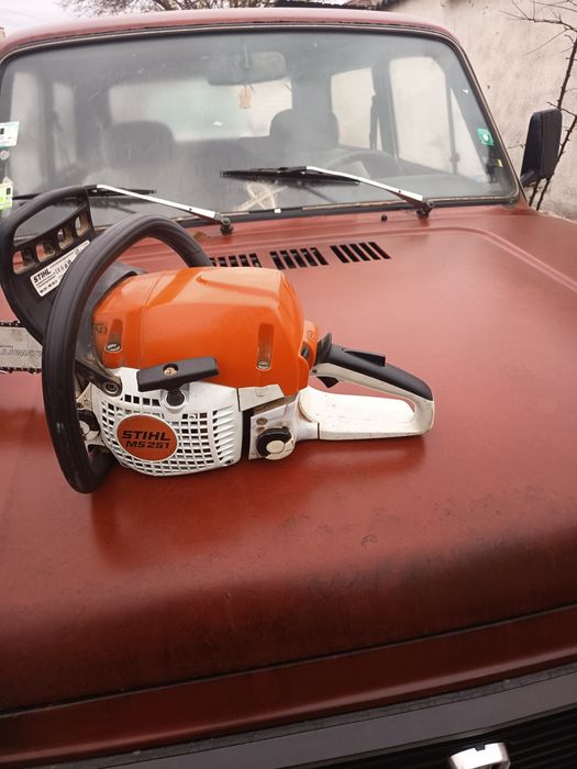 Щил / stihl 251.
