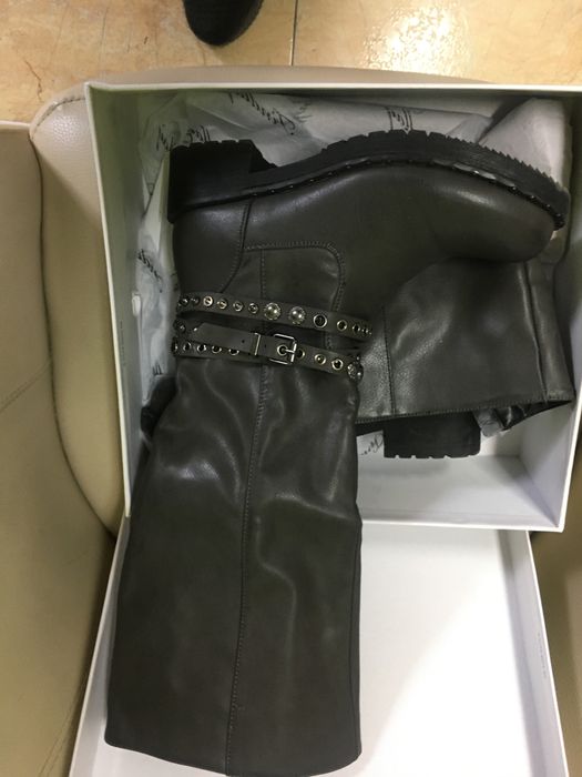 Продавам ботуши