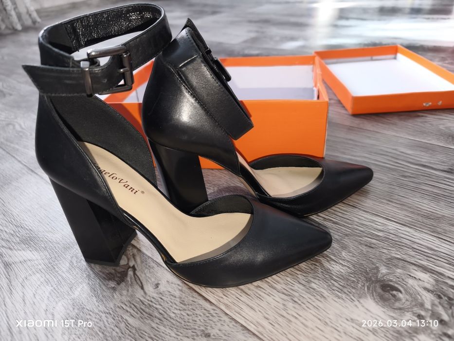 Продам босоножки  новые