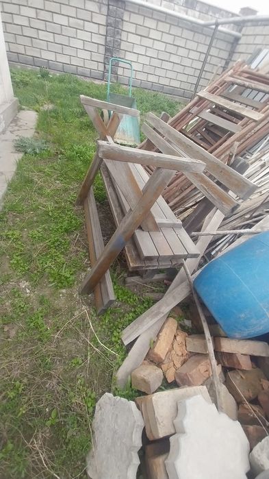 Продам лестницу деревянные