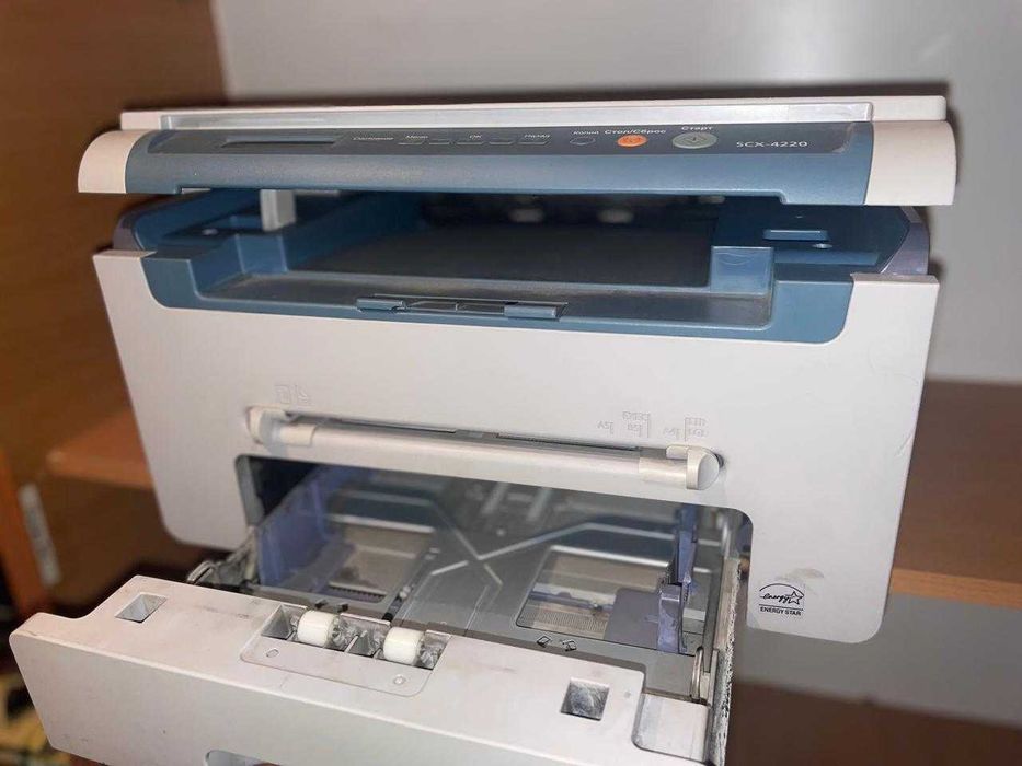 Продаю Samsung SCX-4220 (лазерный МФУ)