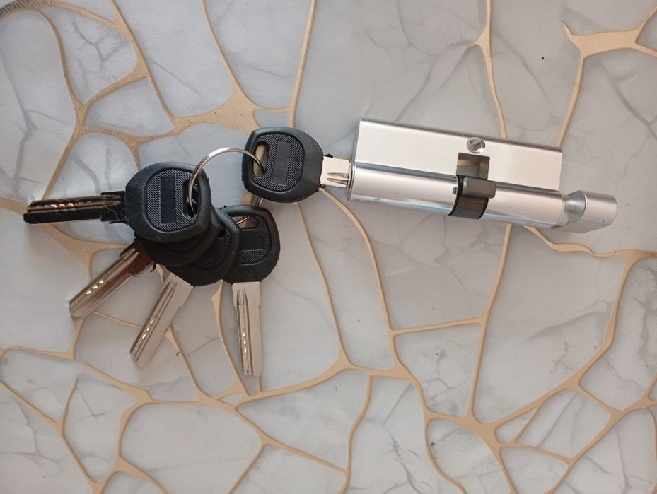 Замок личинка на дверь