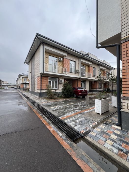 Mirabod rayonda yengi 2 etajli katej srochna sotiladi