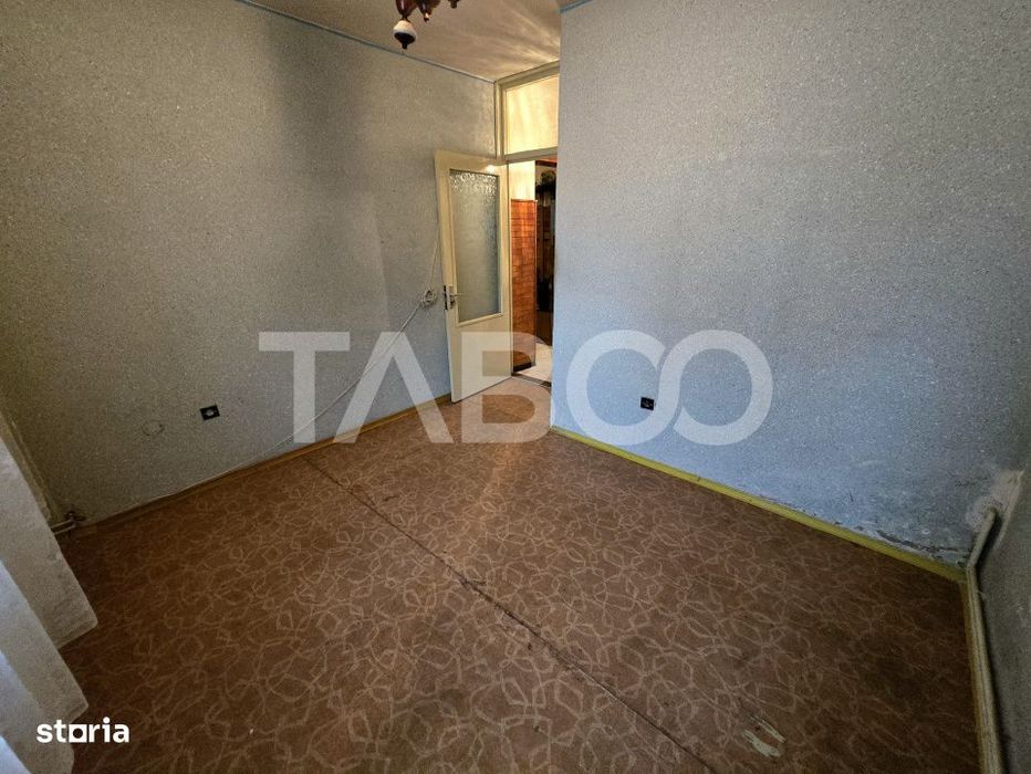 Apartament decomandat 4 camere 4 balcoane 2 bai etaj 1 Central Sibiu