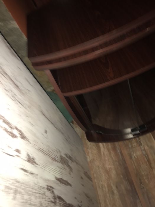 ТВ бар с въртящ се плот