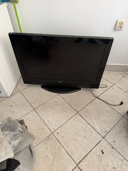 Televizor LCD 94 cm