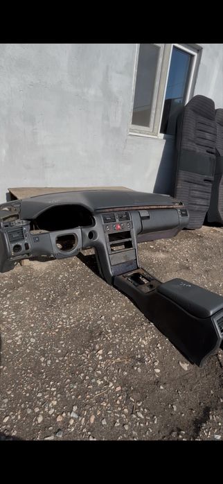 Мерседес 210 панель торпеда подлокотник