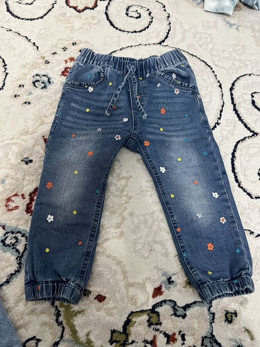 Продам джинсы на девочку