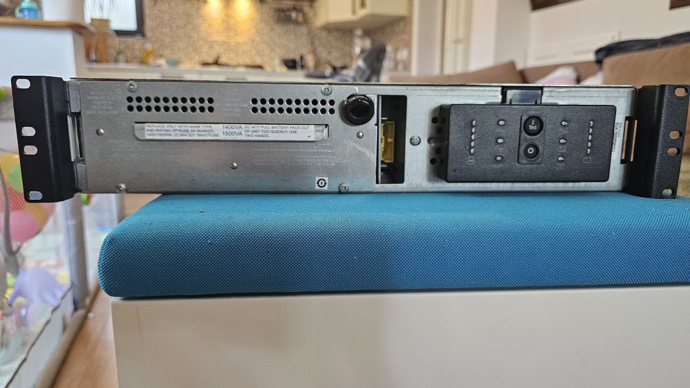 apc ups SUA1500RMI2U