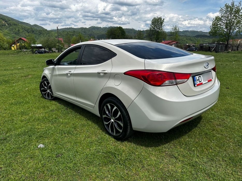 Hyundai elantra,an 2012,benzina +gpl,taxe la zi