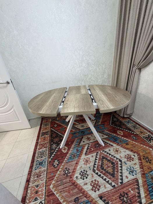 Стол кухонный , стулья