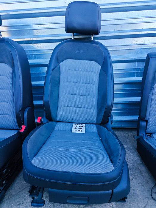 Много запазен R-Line кожен салон с алкантара и текстил VW Tiguan 2021