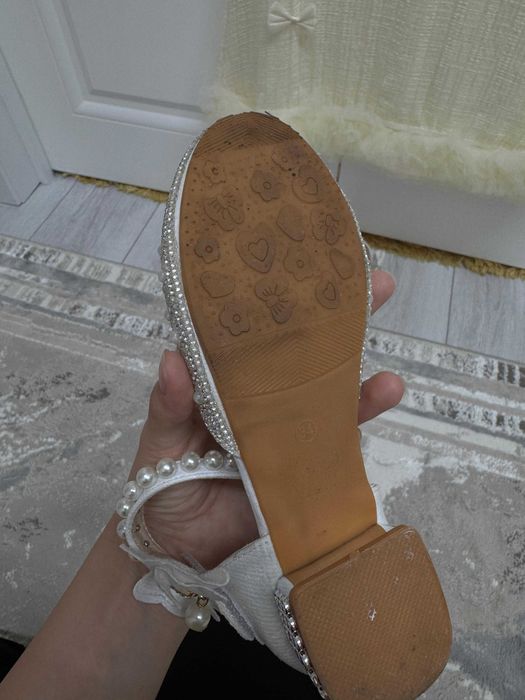 продам туфельки на девочку